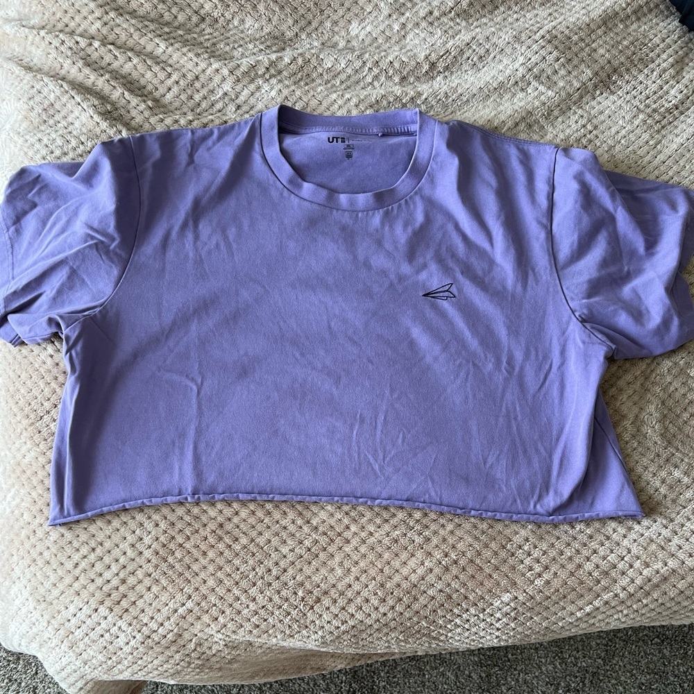Uniqlo Cropped Graphic Tee